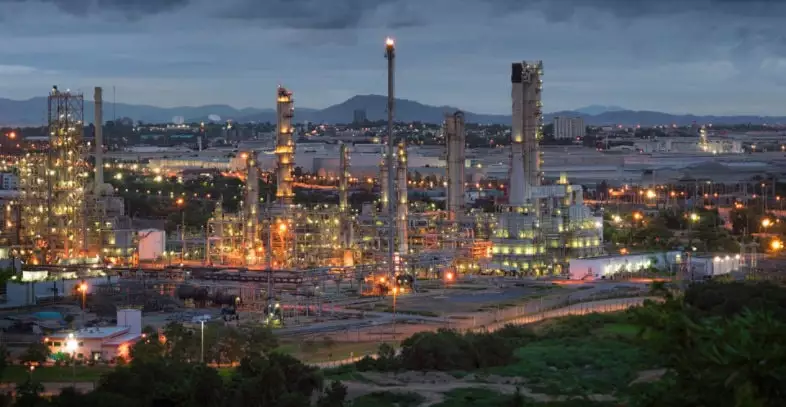 Oil Refinery Chemical Petrochemical plant SmartCropSixteenToNine min